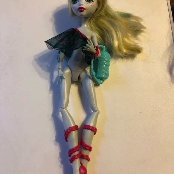 Monster High Lagoona Blue Doll Fins pink shoes & bracelet - Picture 2 of 12